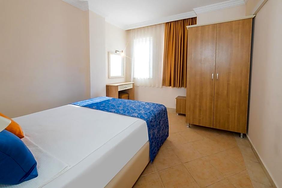 Catty Cats Garden Hotel