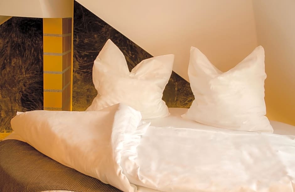 Alpha & Omega Hotel