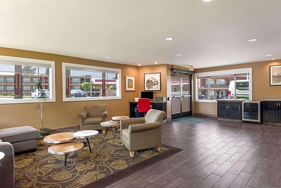 Quality Inn & Suites Airport Convention Center – Portland, OR