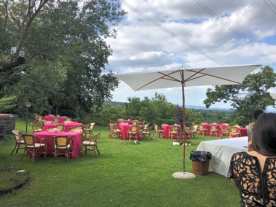 villa di charme con piscina e jacuzzi tra Roma e Viterbo