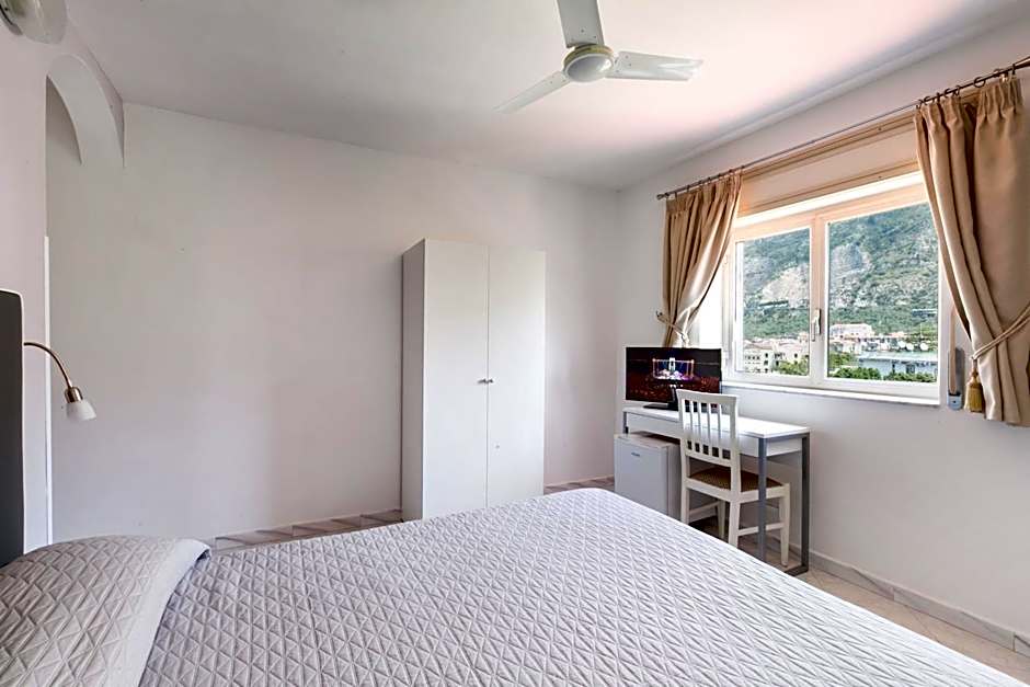 Sisters Hotel