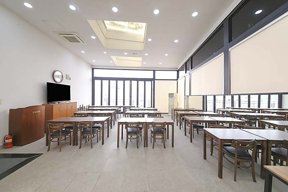 Benikea Cheonan Tourist Hotel