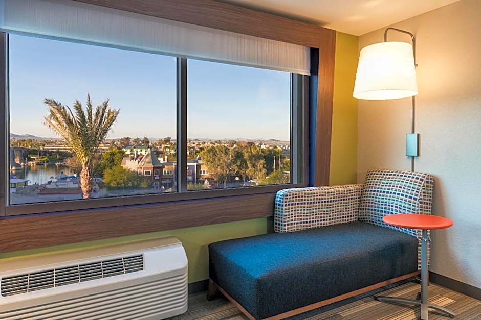 Holiday Inn Express and Suites Lake Havasu London Bridge By IHG