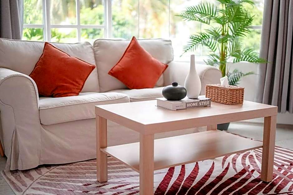 Cozy 1BR apartment by beach - partial ocean view