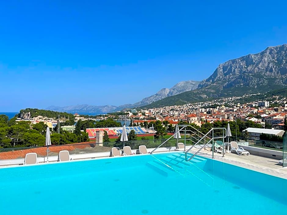 Uzelac Apartment - Pool & Sea View in Makarska
