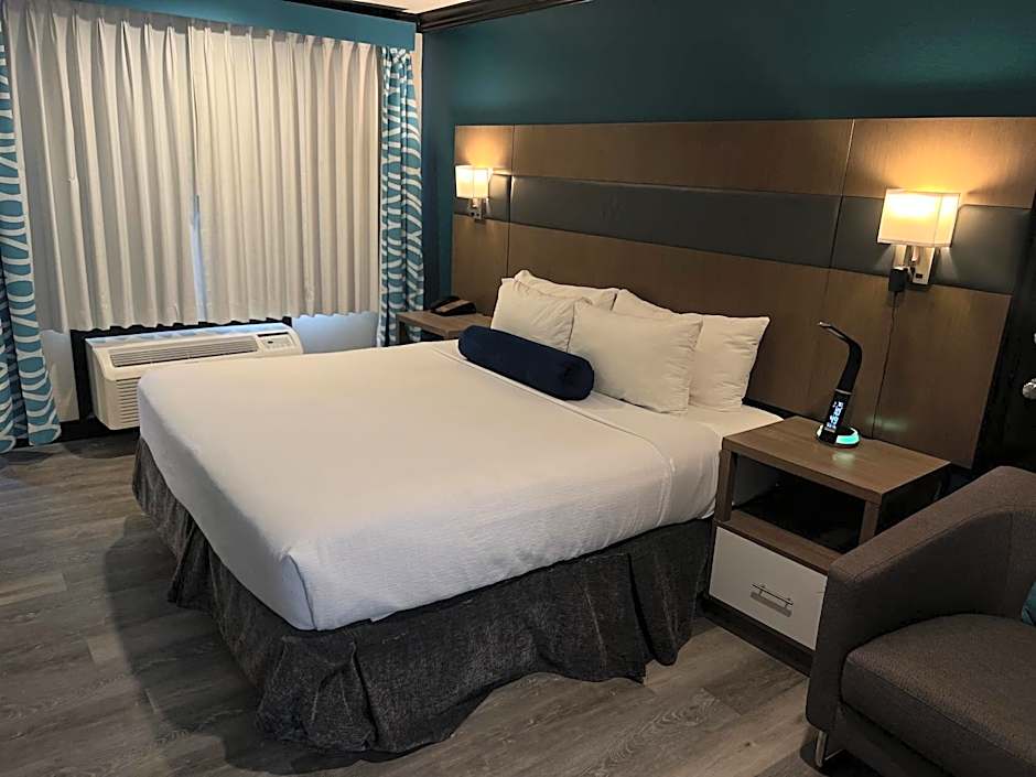 Photo 1 of 6 of 1 King Bed