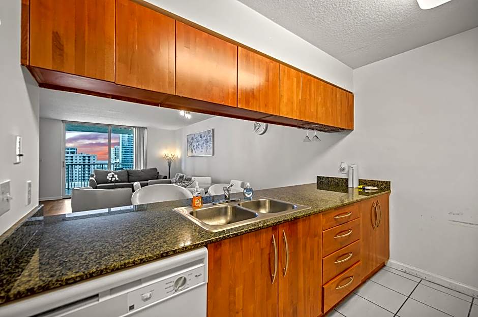 LUXURIOUS 1BR HIGH RISE CONDO BRICKELL-Free Parking