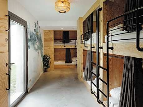 Bed in 6-Bed Mixed Dormitory Room