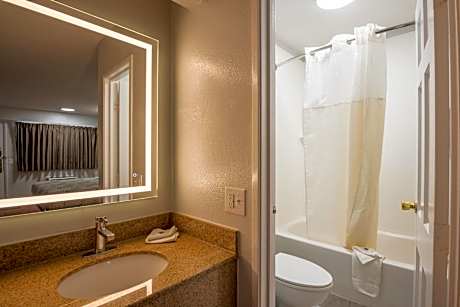 King Room - Disability Access - Non-Smoking