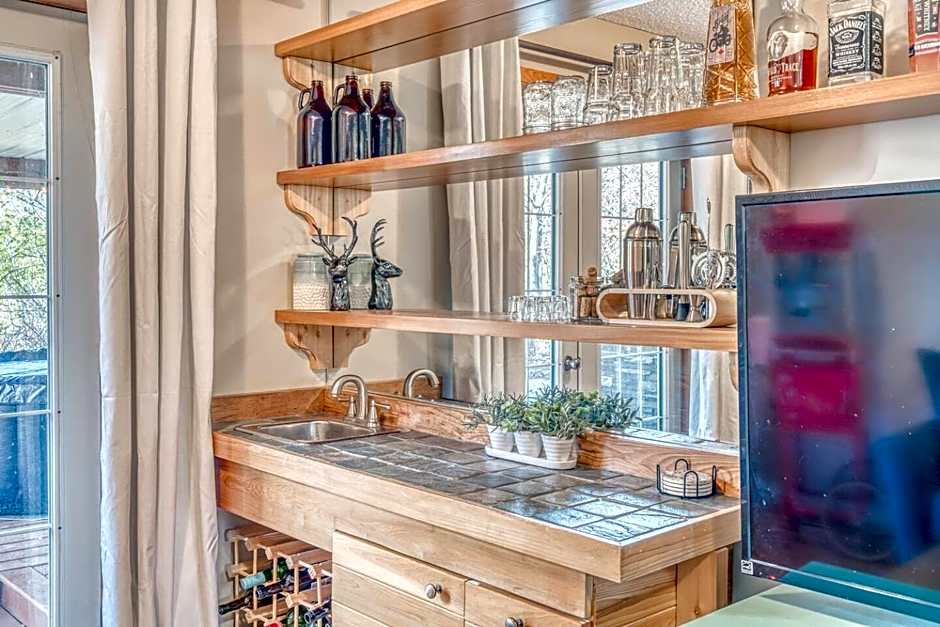 Boho Retreat w/King Bed on Bow River Pathway