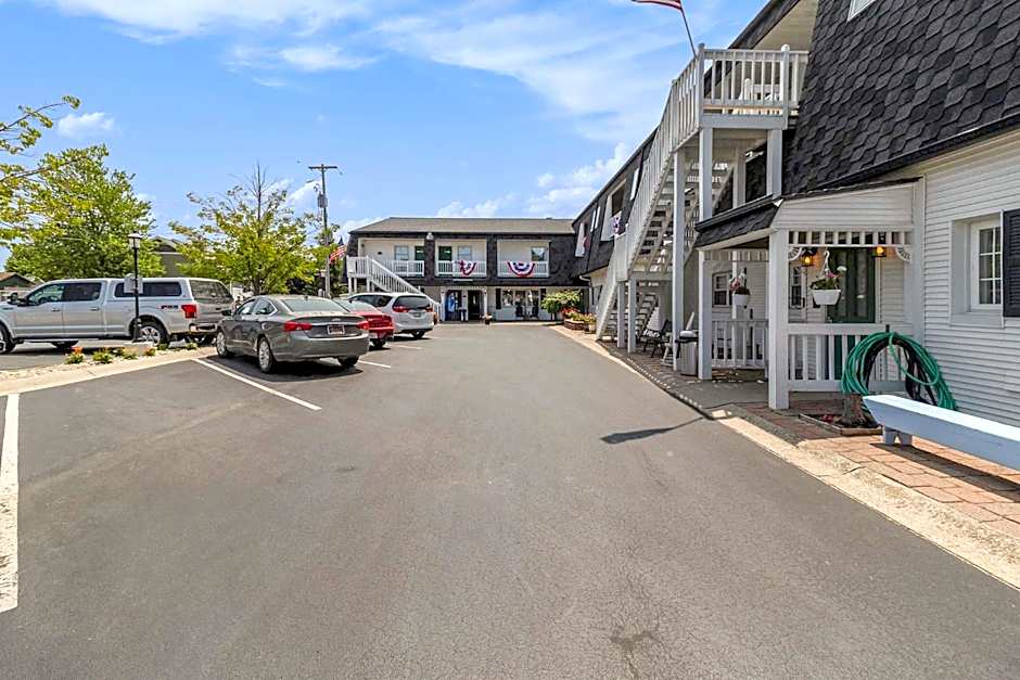 Snyders Shoreline Inn