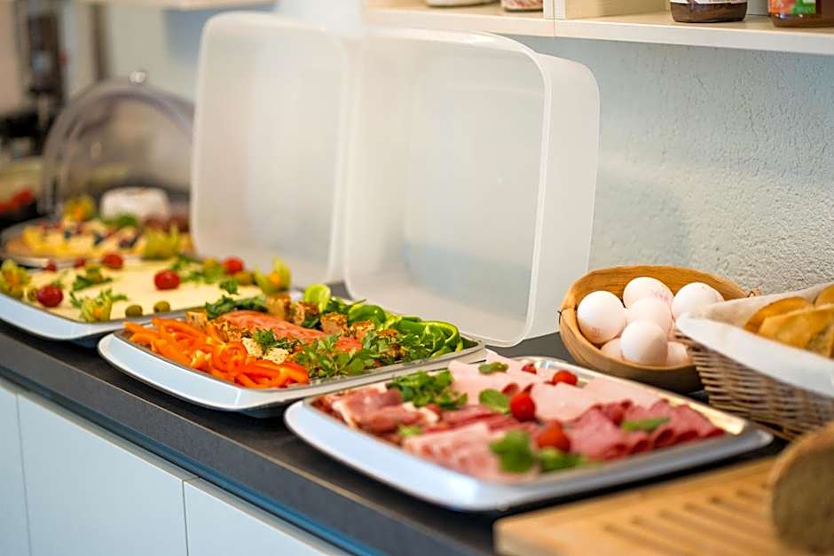 B&B Outlet Hotel - Metzingen - Bad Urach - Free Parking