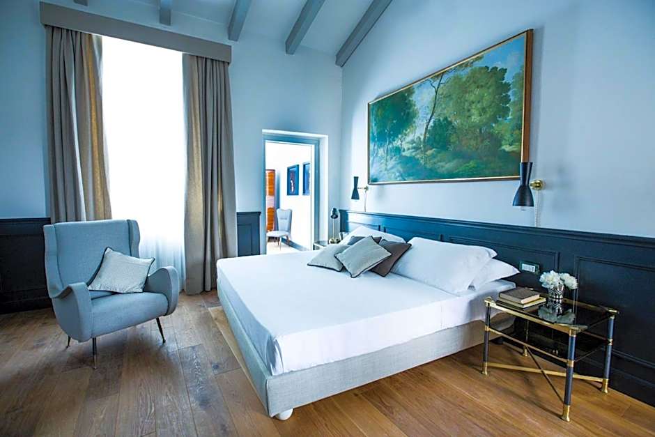Soprarno Suites