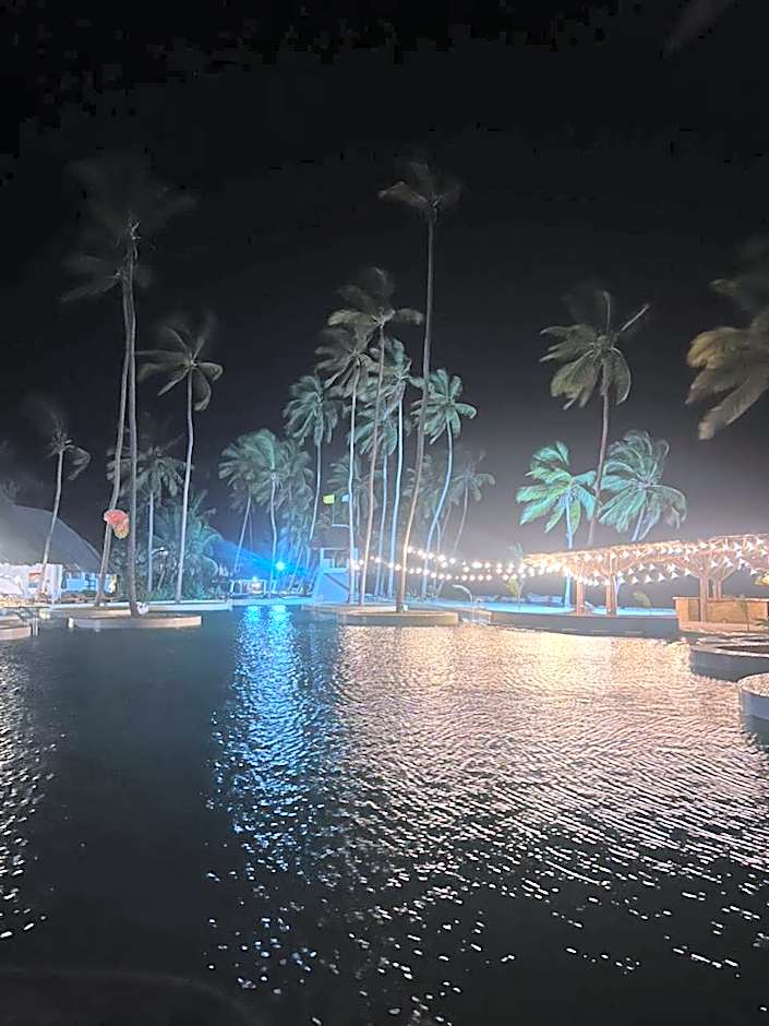 Antonio Beach Tree House Hotel & Spa - biggest swimming pool in East Africa