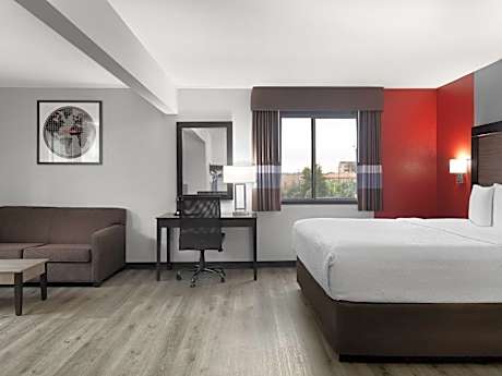 Deluxe King Room - Non-Smoking