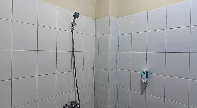 RedDoorz near Trans Studio Bandung 3