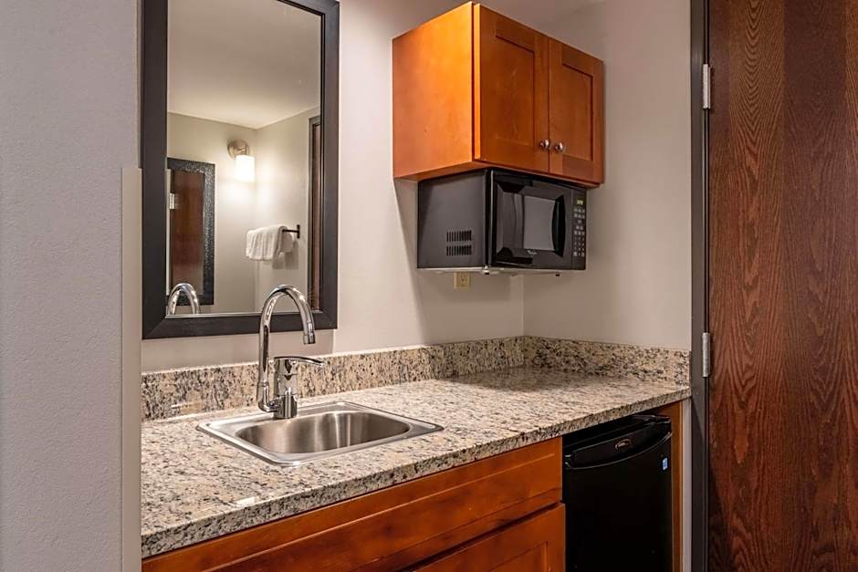 Drury Plaza Hotel Broadview Wichita