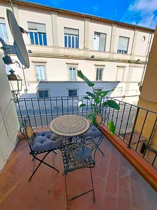 Mini casa con terrazzo in centro