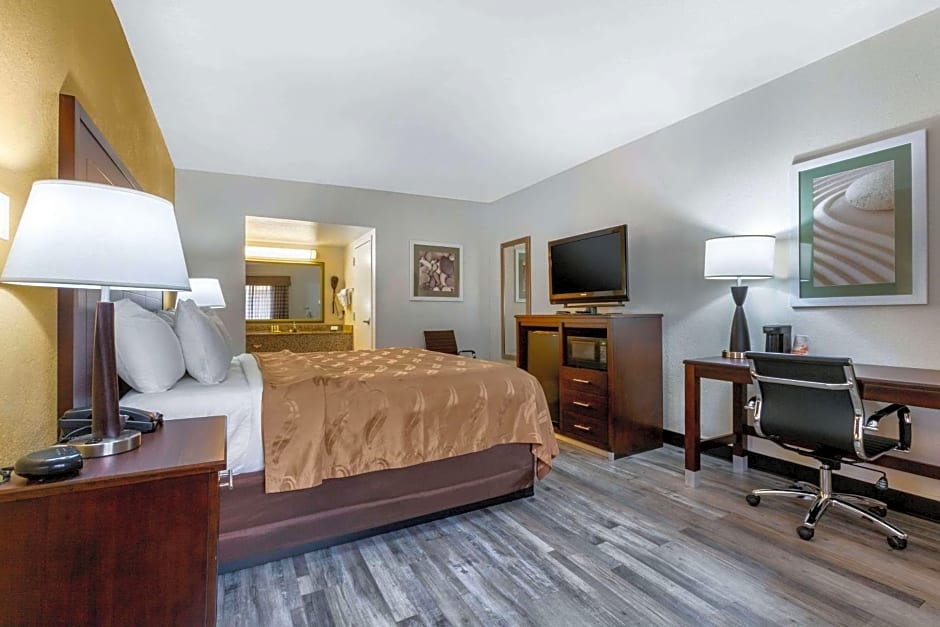 Quality Inn & Suites near Downtown Mesa