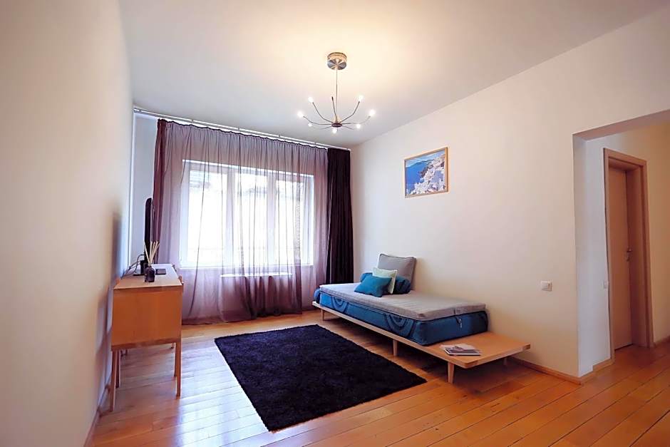 Living In Aparthotel