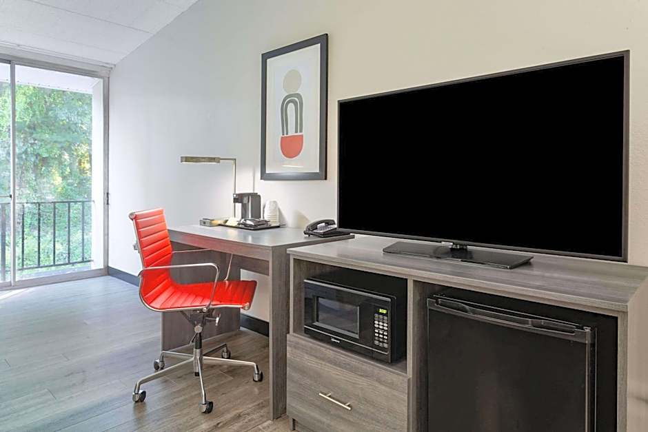 Ramada by Wyndham Windsor Locks