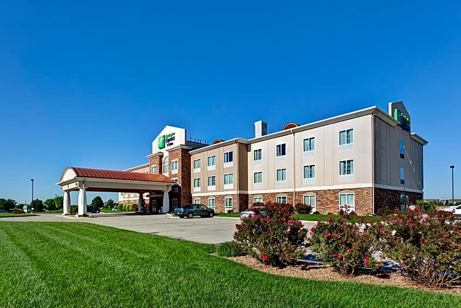 Holiday Inn Express Northwest Maize By IHG