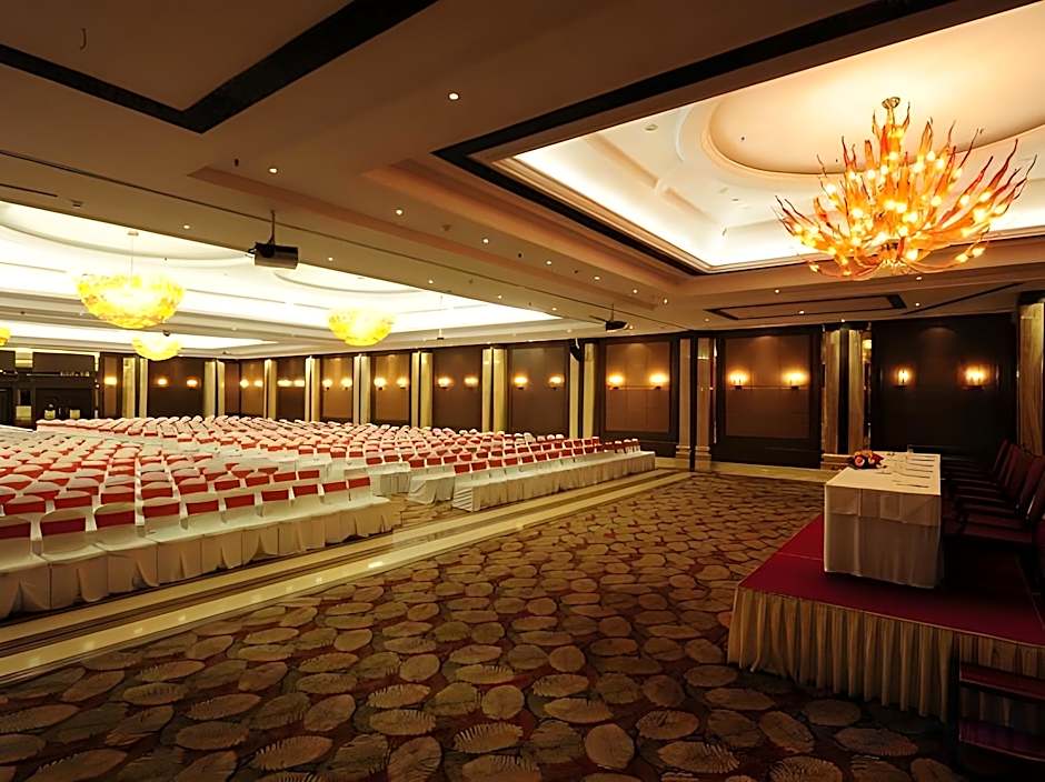 Mayfair Convention Hotel