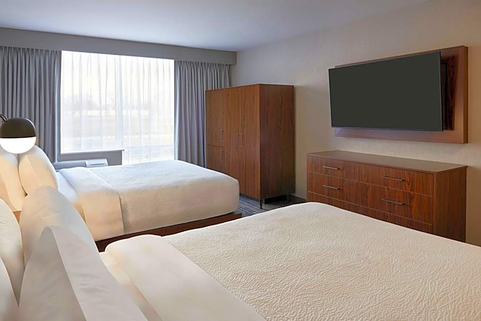 Four Points by Sheraton Point Edward Sarnia