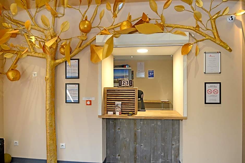 Logis Hotel Yseria - Historical Center