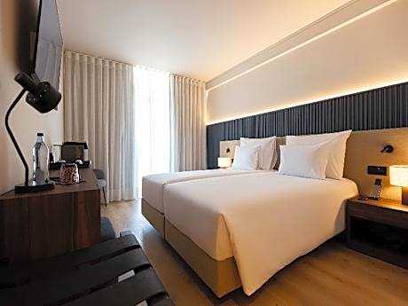Premium Twin Room with Balcony
