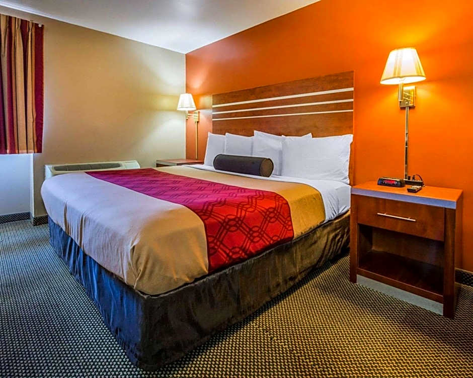 Photo 1 of 5 of 1 King Bed, Nonsmoking