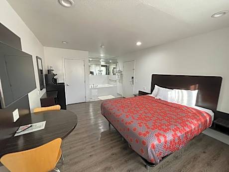 King Room with Spa Bath