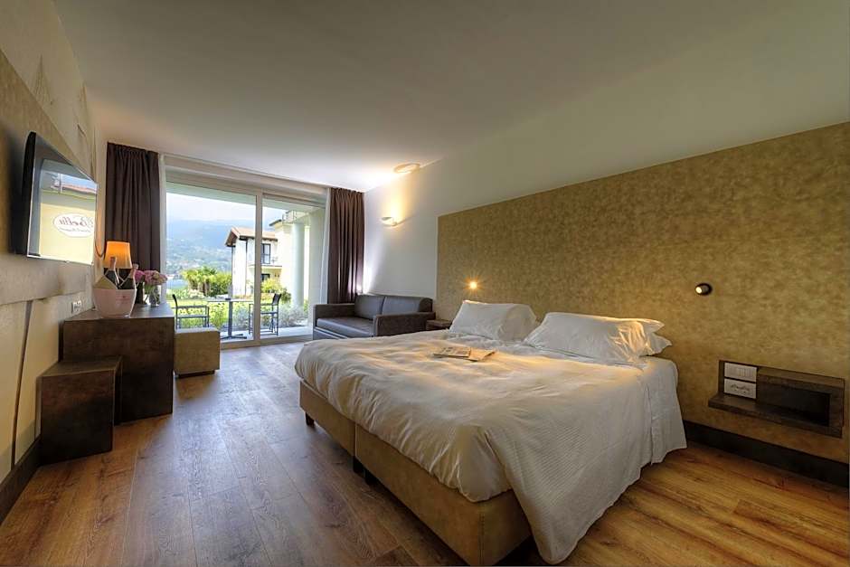 Bella Hotel & Restaurant with private dock for mooring boats