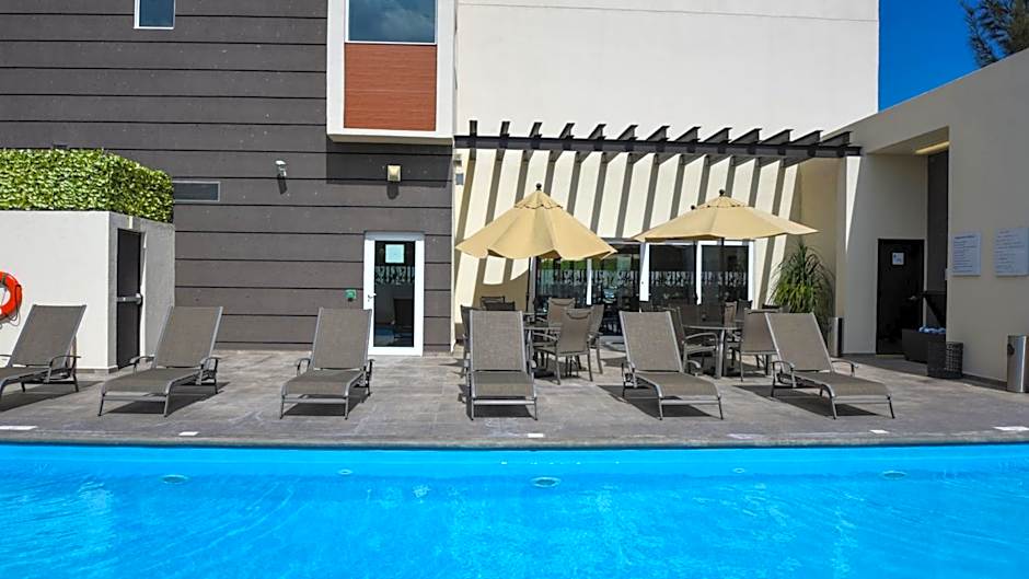 Holiday Inn Express and Suites Celaya By IHG