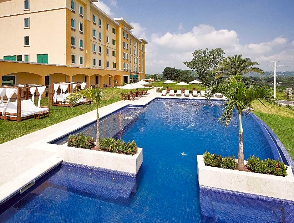 La Quinta Inn & Suites by Wyndham Poza Rica