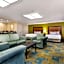 La Quinta Inn & Suites by Wyndham St. Pete-Clearwater Airport
