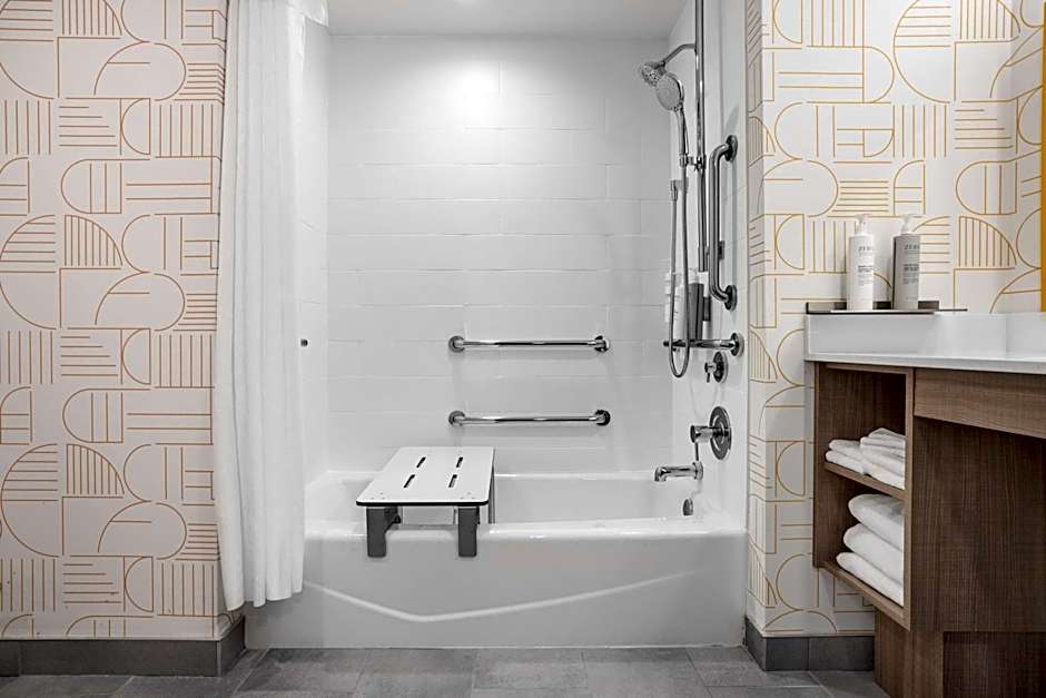 Home2 Suites by Hilton Indianapolis North at Intech Park   