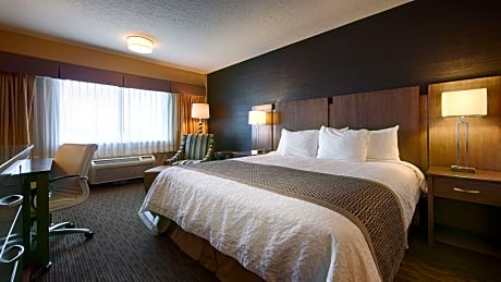 Accessible - Suite King Bed - Mobility Accessible, Bathtub, Living Room, Wet Bar, Non-Smoking, Full Breakfast