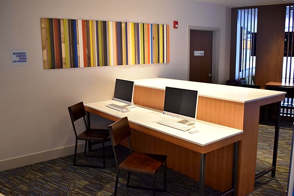 Holiday Inn Express And Suites Boston South - Randolph By IHG