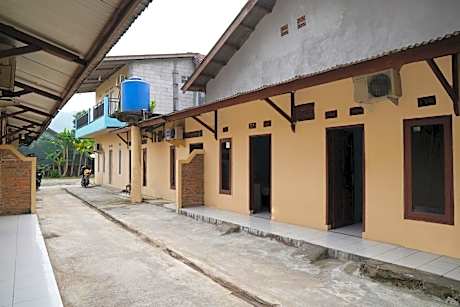 OYO 92831 Penginapan Raja