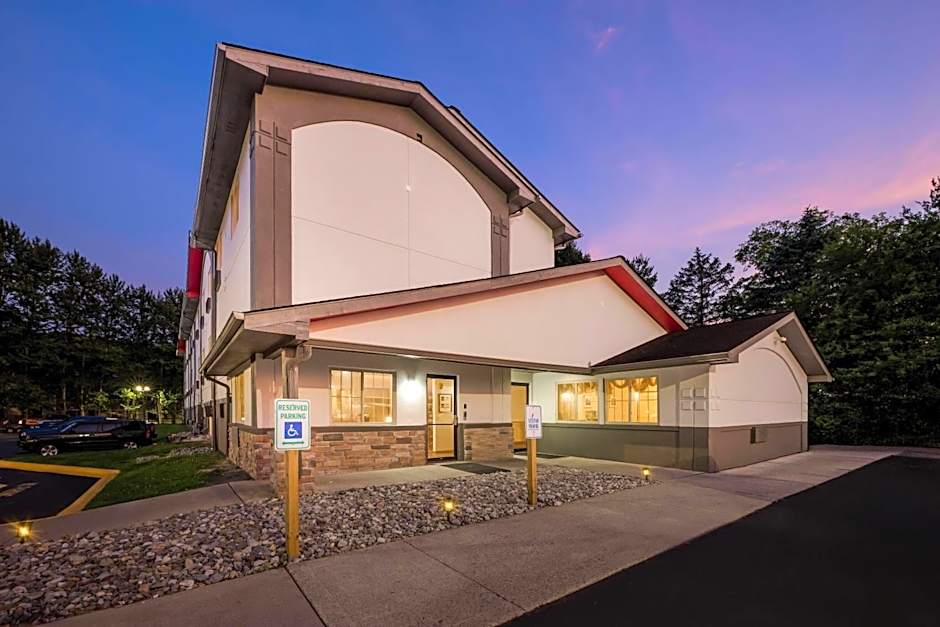 Super 8 by Wyndham East Stroudsburg/Poconos
