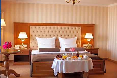 Suite with City View
