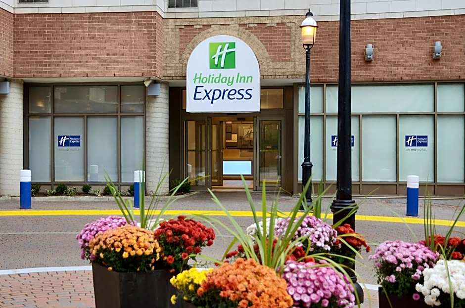 Holiday Inn Express Toronto Downtown By IHG