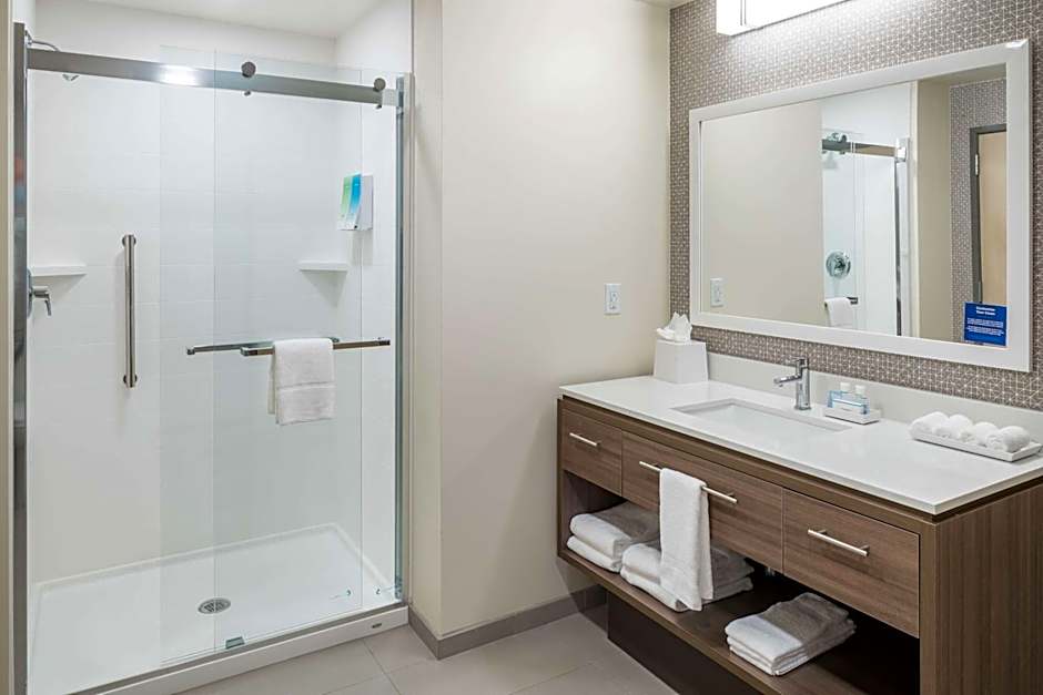 Home2 Suites by Hilton Cape Canaveral Cruise Port, FL