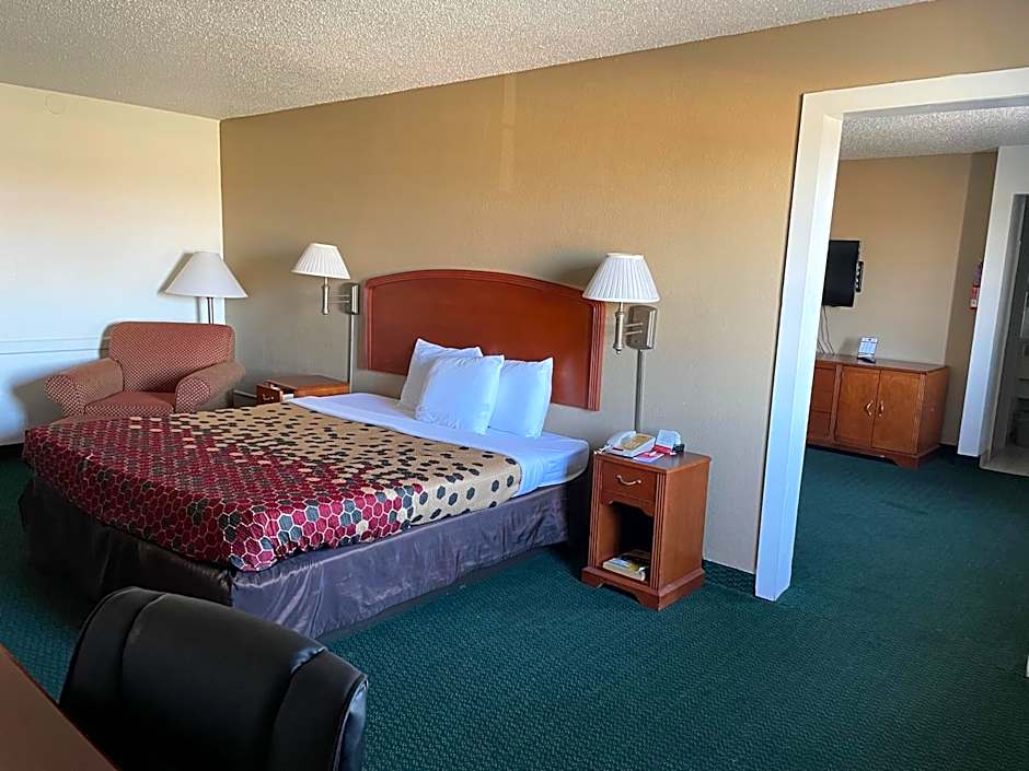 Econo Lodge Kalamazoo near Wings Stadium