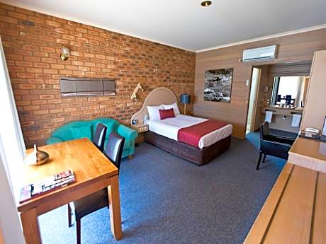 Queen Room - Non-Smoking