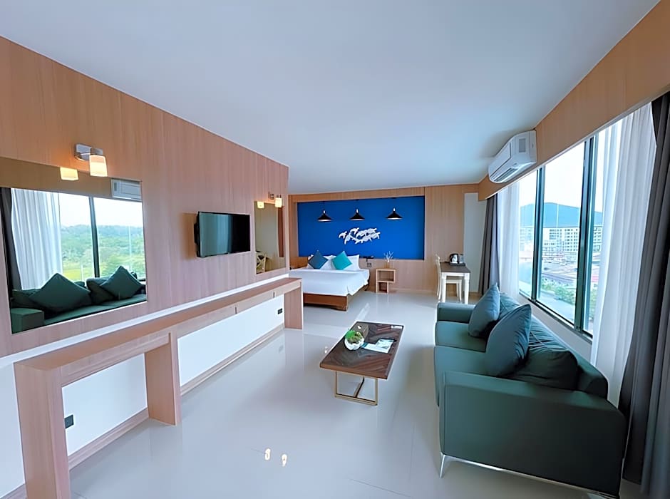 The Sixteenth Naiyang Beach Hotel