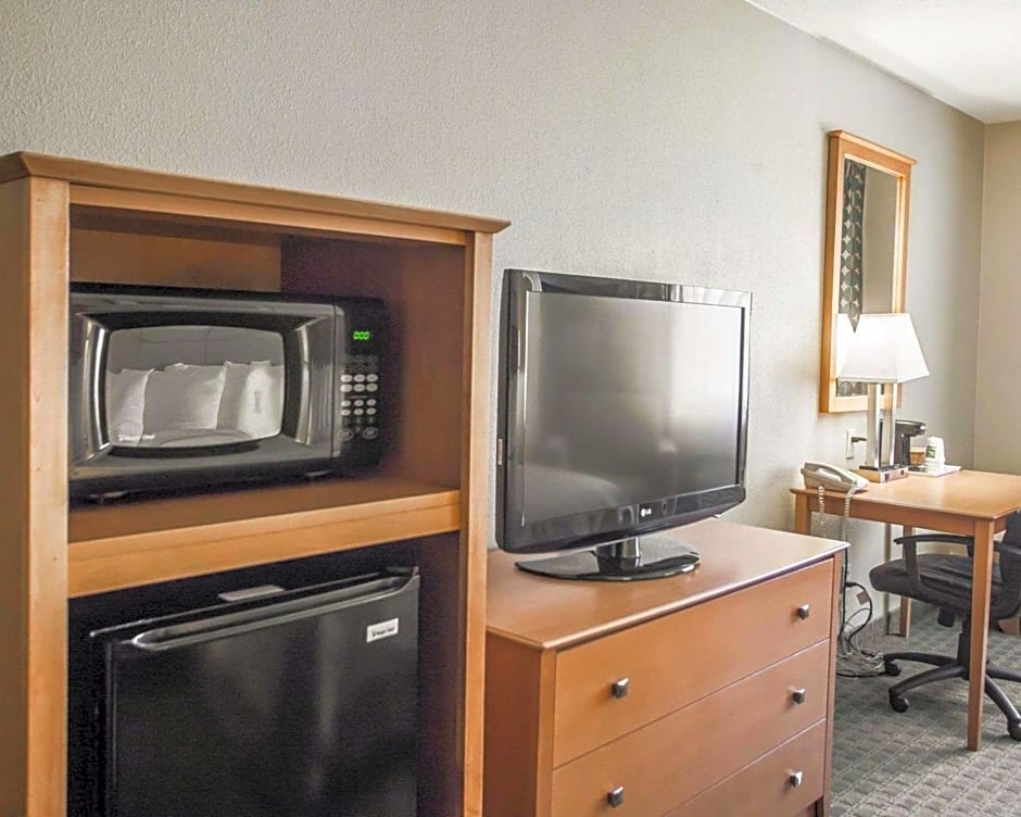 Quality Inn near I-72 and Hwy 51