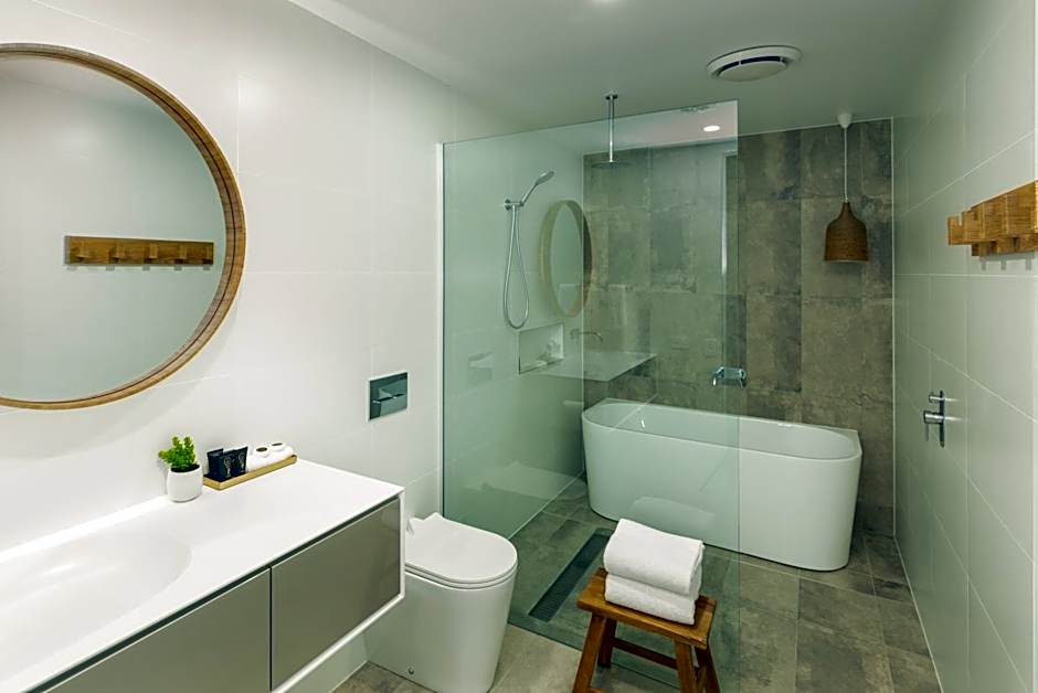 Astina Suites, Forster