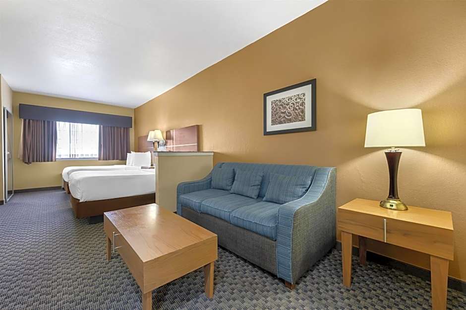 Best Western Plus Shamrock Inn & Suites